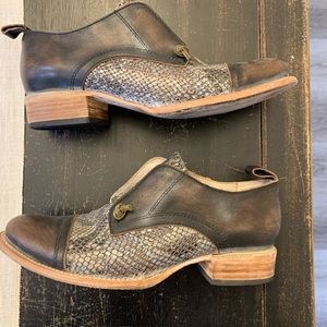 Freebird Slip on loafers